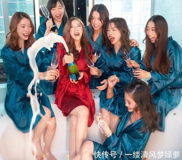  #太美#Oh my god！这些新娘婚礼晨袍也太美了吧
