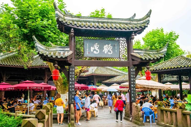 去成都旅行为什么一定要去茶馆喝盖茶?游客:来了不想走!