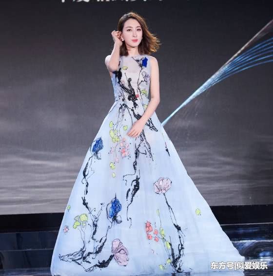 马苏胆子太大，不仅素颜出镜，膀大腰圆还穿紧身裙，实在一言难尽