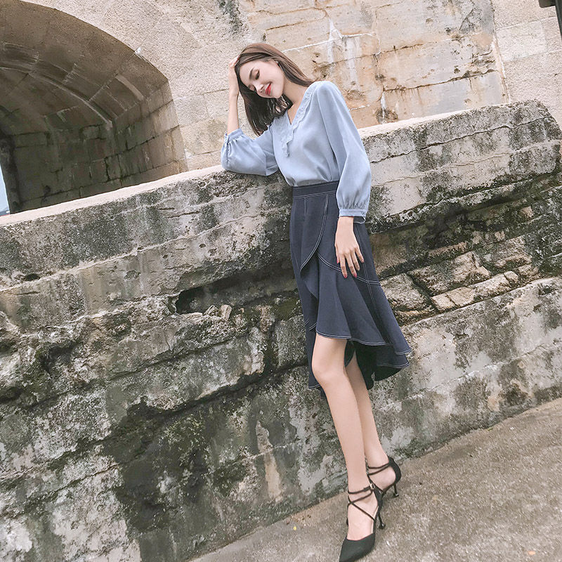 7080女人，秋天就该这么打扮，名媛套装+高跟鞋，美的很特别