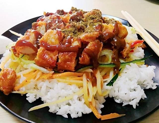 『香肉』美味的鸡排饭,金灿灿的脆皮,鲜香肉嫩的鸡肉,放什么酱料都好吃