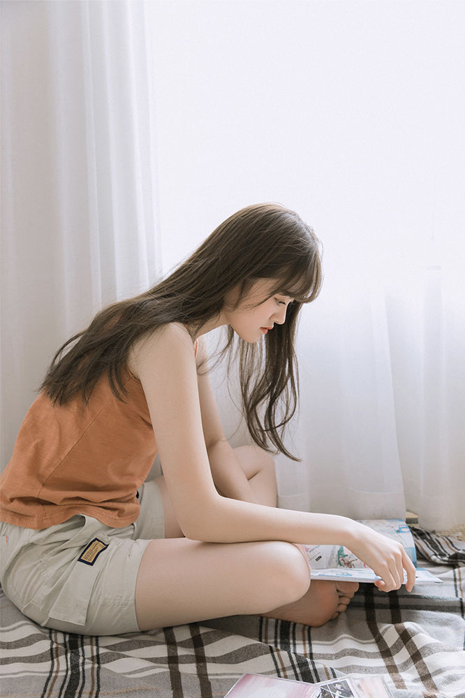 纯情美女、修长细白腿