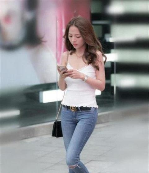  『气质』俏丽性感的美女街拍：漂亮有气质的美女，回头率十足！