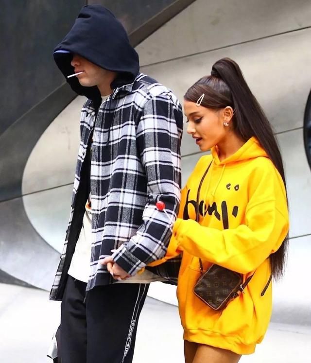 夏天就该扎这样高马尾，不仅能瘦脸更显年轻活力！