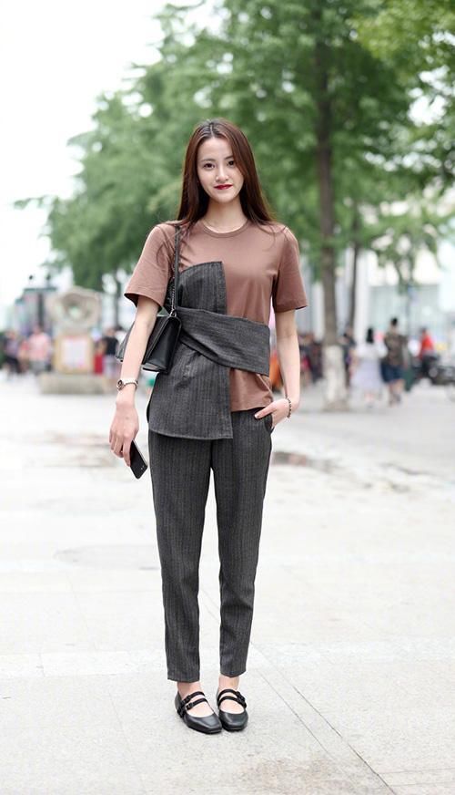 九套街头抓拍的怡人穿搭，这样穿你也会是好看的小姐姐
