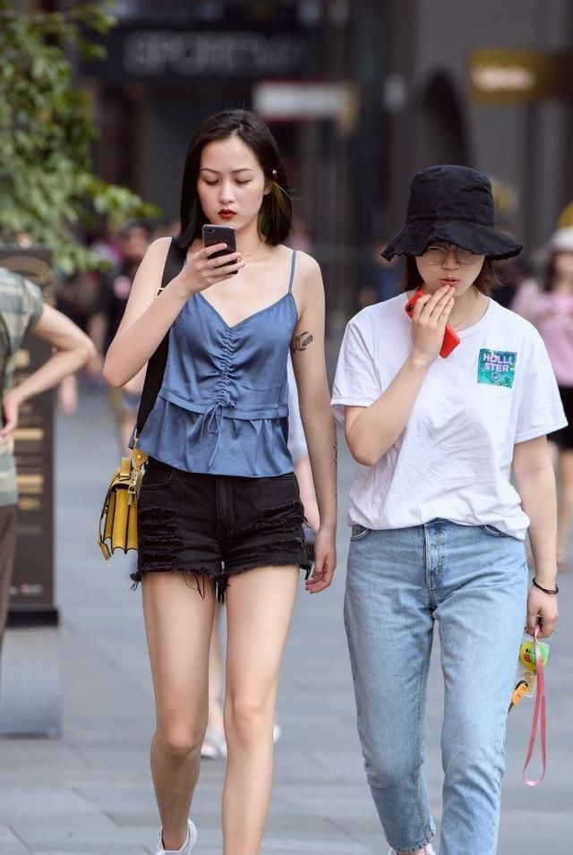  「闺蜜」街拍闺蜜:有一个高颜值的闺蜜是什么样的感受?