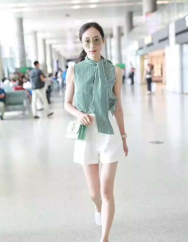 韩雪用“荷叶边”布满裙子，网友：这么丑的裙子全靠气质hold住！