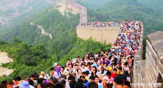 五一第一天，实拍北京长城“空巷”，大伙都长教训不出门了？