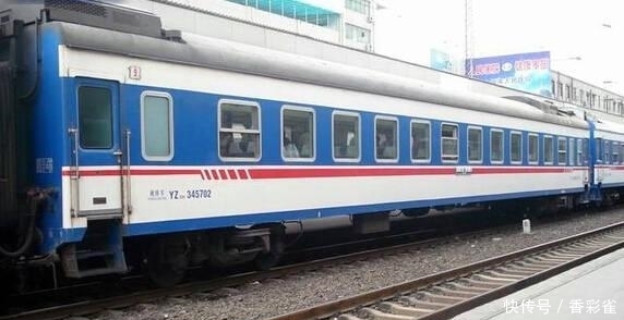 为什么以前铁路上的红皮列车很少了, 都又换成现在的绿皮了?