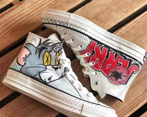  联名@普通匡威太土了，现在“猫和老鼠”联名款特别火，最适合开学穿！