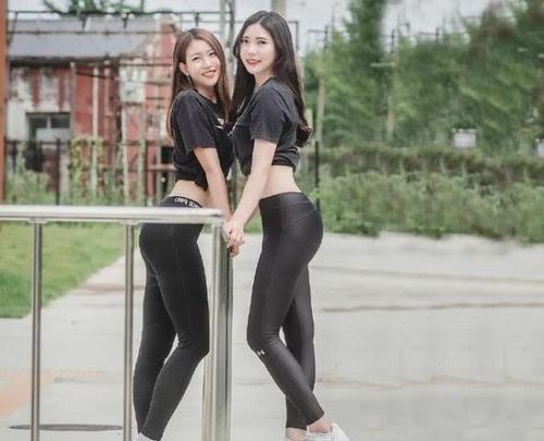 打底裤显腿长，给人唯美的感觉！