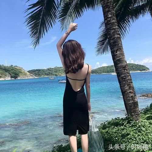 露背连衣裙,性感一点才吸睛