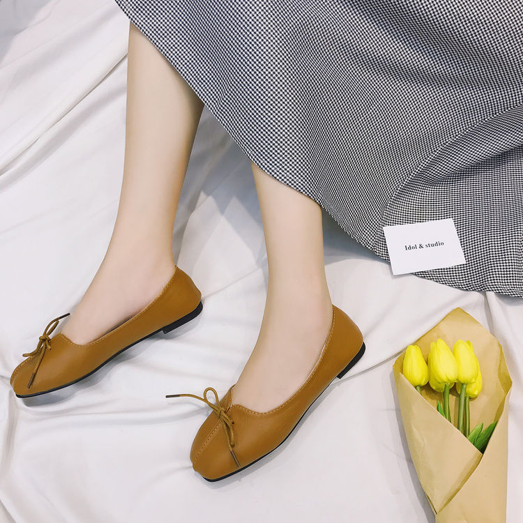 别再穿10几块的“地摊拖鞋”了，今年流行这样的，穿着你更气质