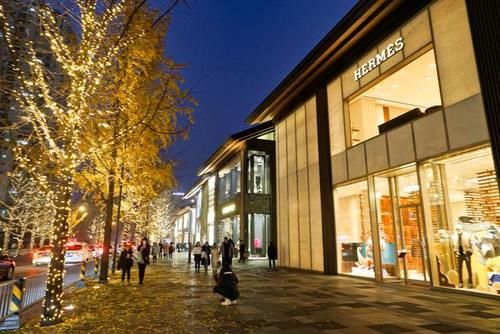 国庆重庆游客3859万人，明明比成都多1800万，为啥收入少100亿？