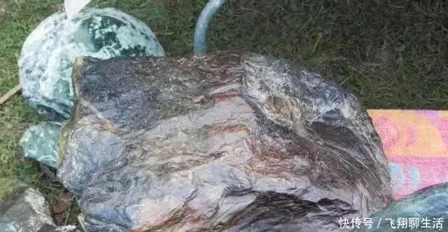  「玉石」谁说老外不玩奇石, 看看国外的石头市场是啥样!