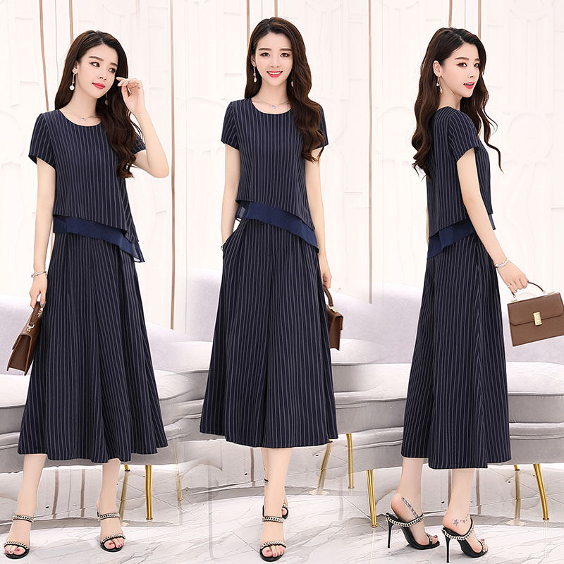 我的天，70后女人穿上今年流行“阔腿裤套装”，高贵嫩美贼减龄