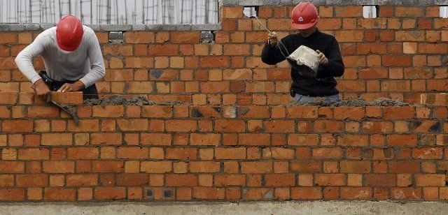  买房|城里买房好还是农村盖房好？以后谁过得更舒坦？看看过来人