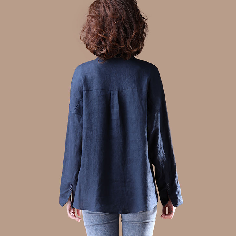 天气越来越凉，但也别着急卖羽绒服!瞧这些女人这样穿，娇美如花