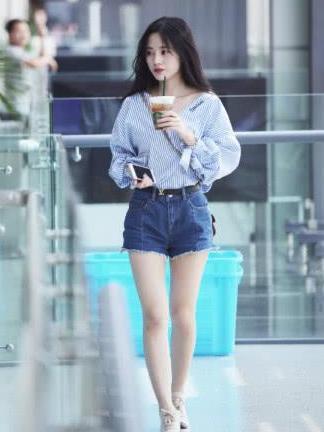 鞠婧祎身高只有159cm,却也能穿出大长腿?原来是热裤搭的好!