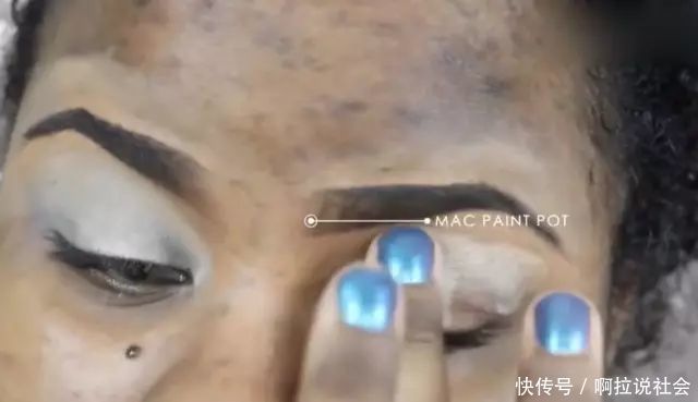 逆天化妆术，大妈素颜无比普通，化妆后大变样！