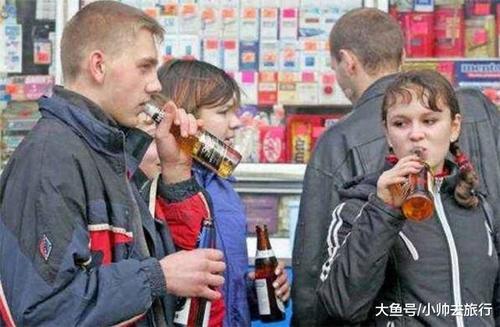 导游劝解：去俄罗斯旅游不和当地美女喝酒，不听的话钱包都空了