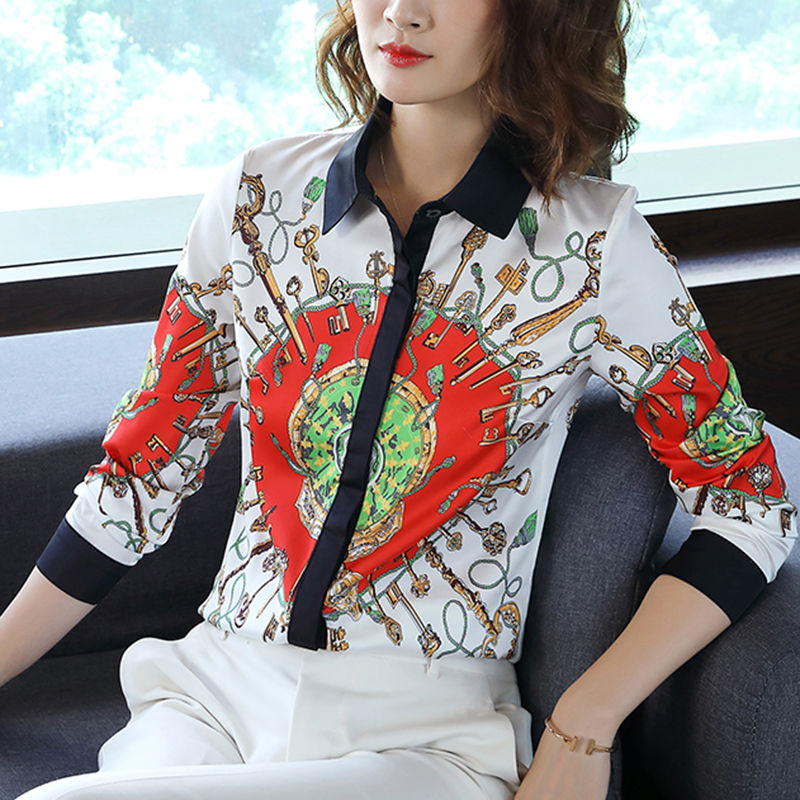 今年别再穿碎花裙了，太老瞧瞧刚上新的“小衫”:洋气显嫩白