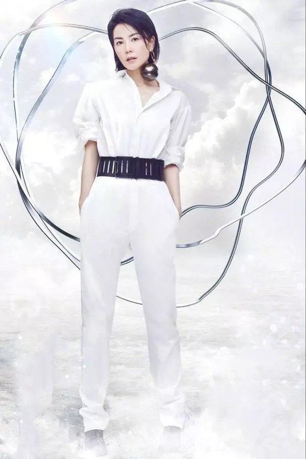 种草| 王菲又把工装连体裤穿火了，早秋抢占C位就靠它啦!