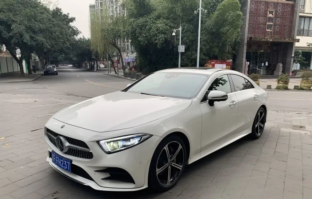  『动力』评测奔驰CLS3504MATIC80万买台四缸的四门轿跑车到底“疯不疯”