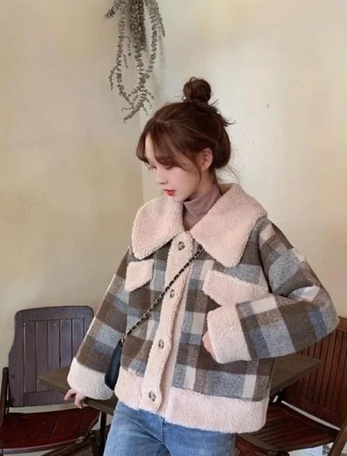  「仙女」荷叶边上衣过时了，现在“蝴蝶领”才是仙女必备，美翻街头