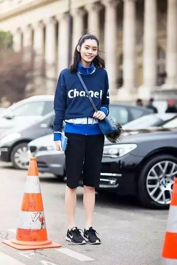 除了牛仔短裤，这个夏天还有很多其他时髦选择!