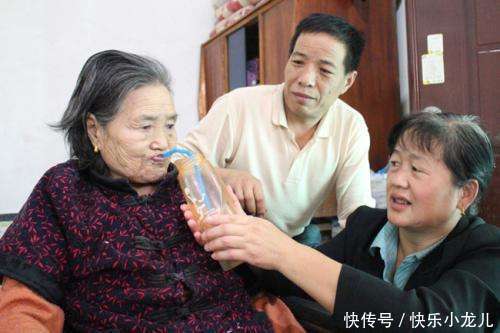 『子女』为何很多老人，不愿意子女轮流给自己养老?60岁老人说出了大实话