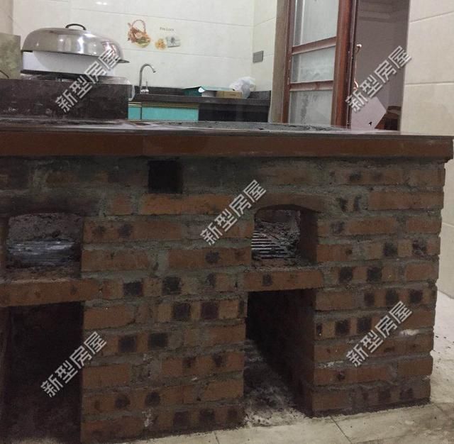 农村自建房，还是有个柴火灶最实用，请师傅花600砌一个值不值？