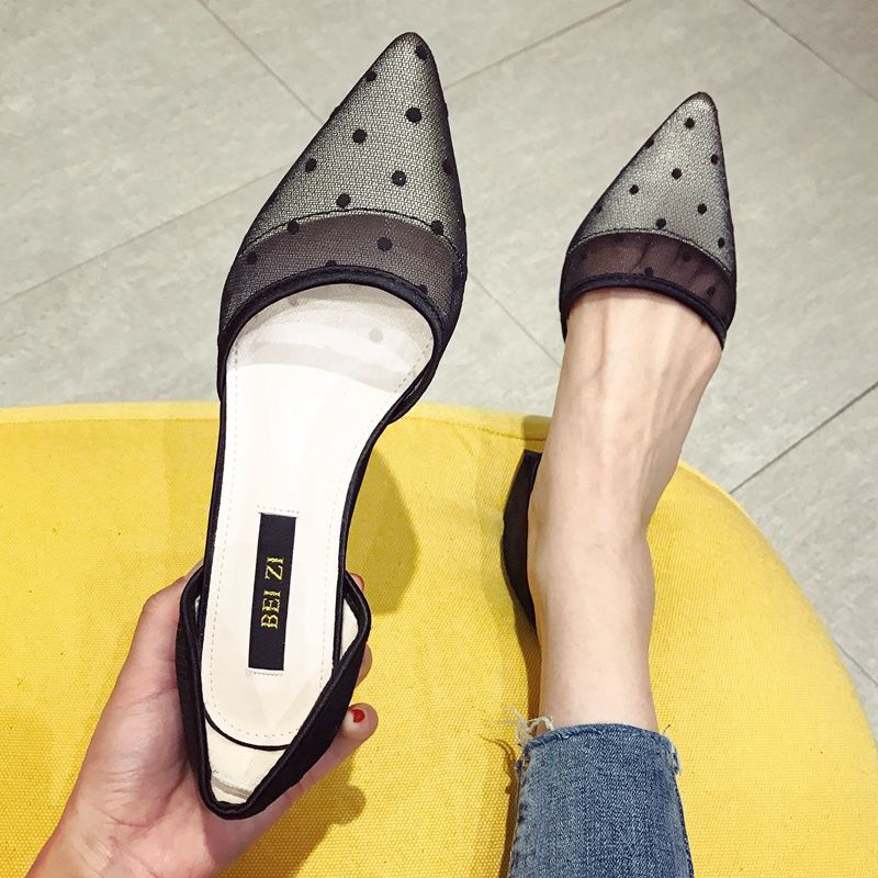 优雅还漂亮的“仙女鞋”，初秋就这样穿，舒适还漂亮