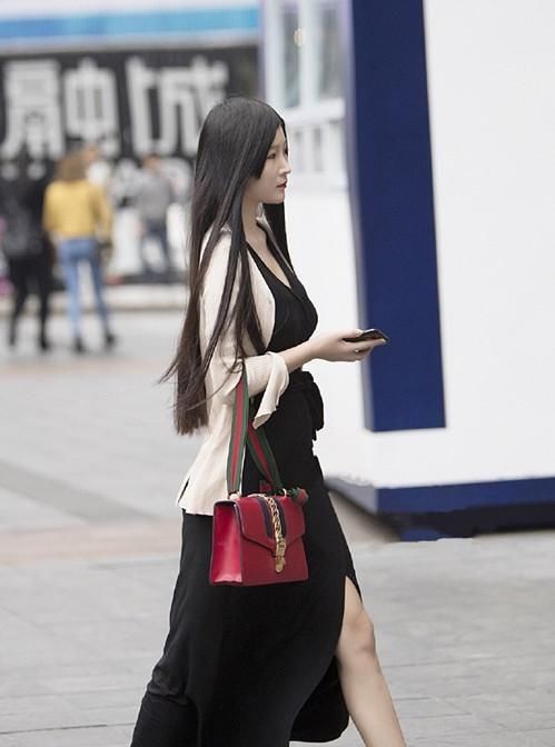  「衣品」路人街拍:小姐姐气质好衣品好,轻松就展现出女人的魅力!