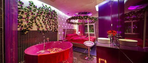 外出旅游住酒店时，尽量不要选择情侣套房，存在极大的安全隐患！