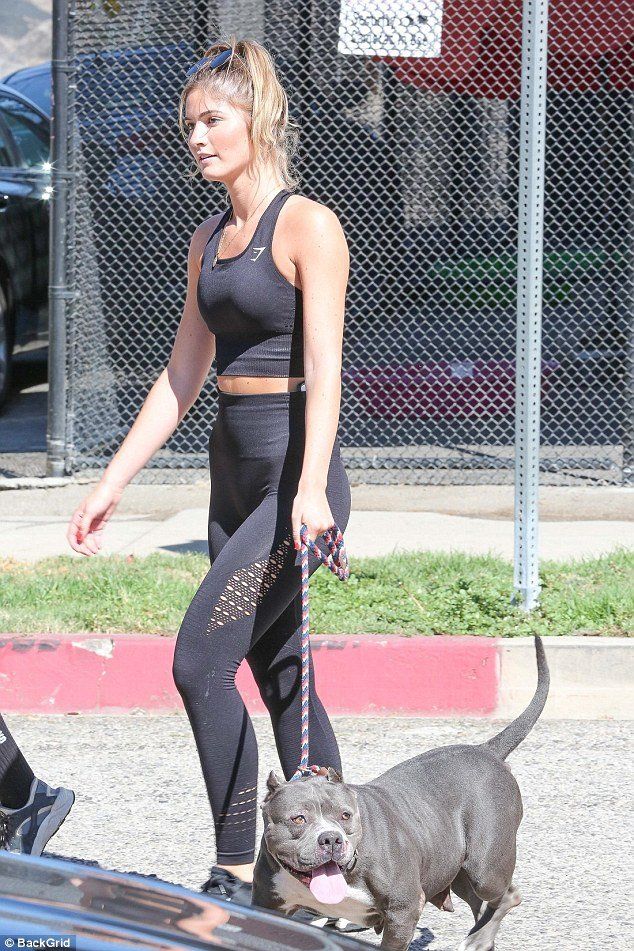 嫩模肖娜塞克斯顿一身运动装现身  这种身材穿什么都好看