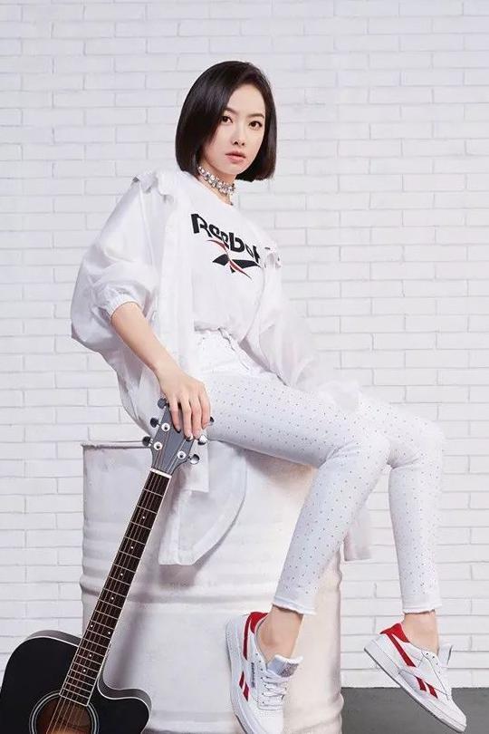 短发蒋欣画风变了！剪发堪比“整容”的还有谁？