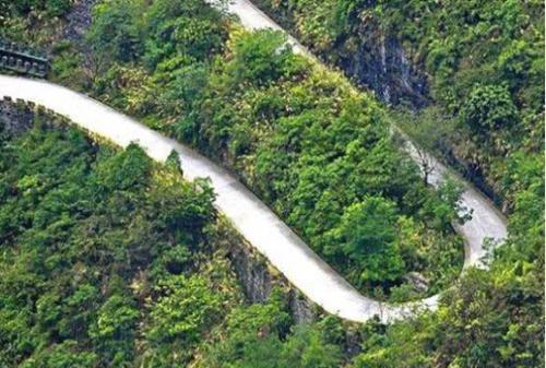 中国最“牛”的公路，不只是“山路十八弯”，老司机都不敢走