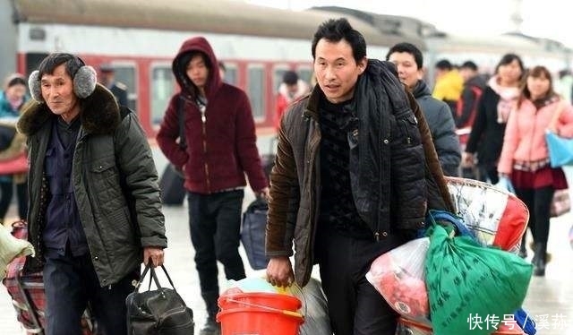 作为第一代农民工的60后，谁来给他们养老？专家给出4点良心建议