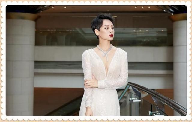 当韩雪和宁静同穿白色透视裙，网友：保守与豪放的差距一目了然！