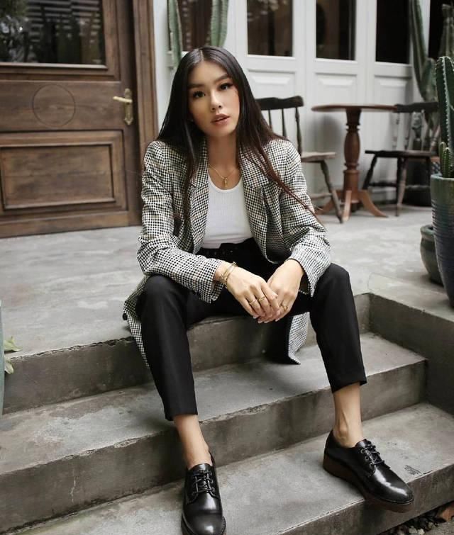 『职场中』早春街头休闲look,通勤装率先出发,打造职场丽人风