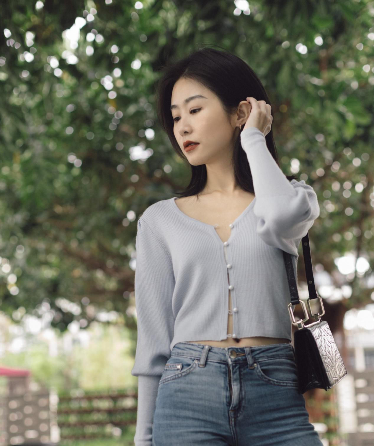  『会看起来』奔四女人“装嫩”穿搭,简约时尚又减龄,时髦精致又有女人味