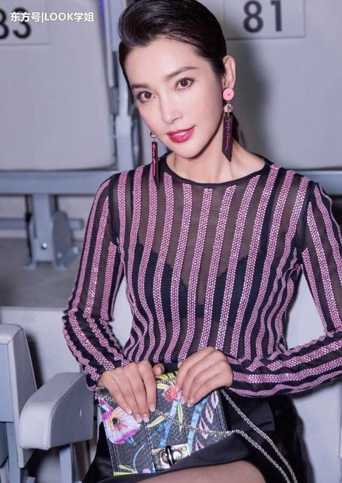 李冰冰真敢穿,透视装黑色蕾丝隐现,网友:难怪能迷倒小鲜肉