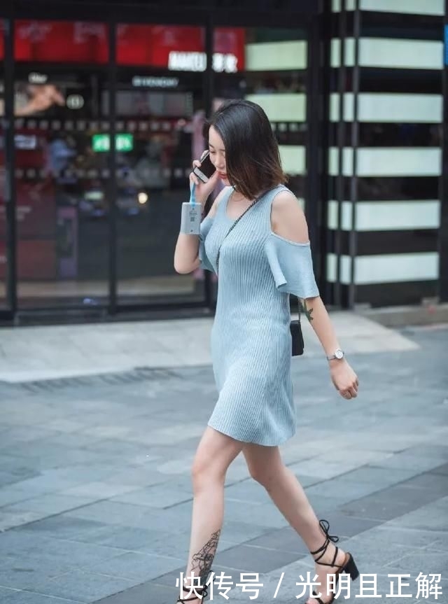 「女生」女生搭配高跟鞋出街,展现出魅力的身姿与优雅的自信