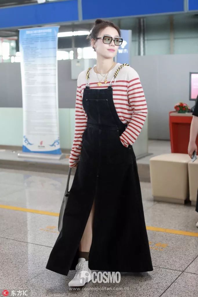 海魂衫要配上白牛仔才最有颜