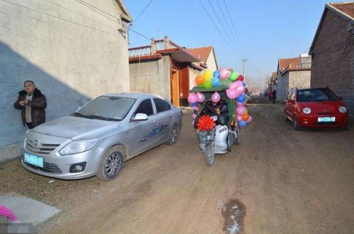 农村“怪象”之一，买车和没买车的差别有多大？解释完，懂了