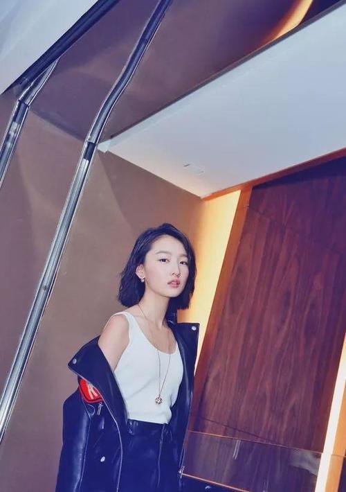 92年杨紫撞上92年周冬雨,网友:两人差距还真不小!