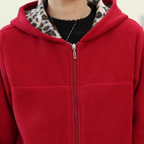 时尚减龄的妈妈装，在这寒冷的秋天，给妈妈一份温暖，好看显瘦