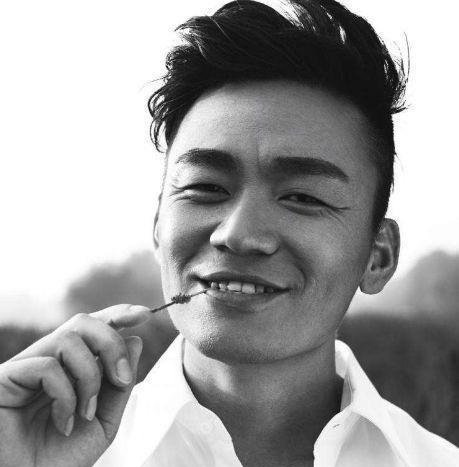 王宝强新恋情再添实锤，高调带去见释小龙，疑似圈内好友已知情