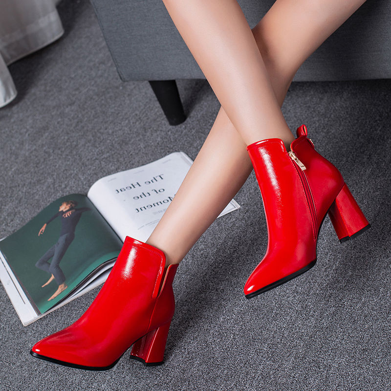 女人穿靴子简直太美了，脚再累也要穿，实在太美了